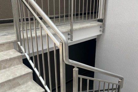 Paslanmaz Merdiven Korkuluğu