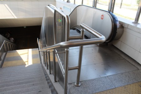 Paslanmaz Metro Korkuluğu