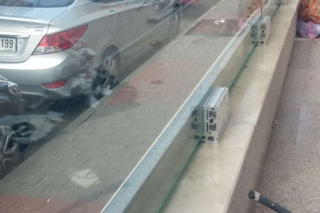 Alüminyum Bazalı Camlı Korkuluk